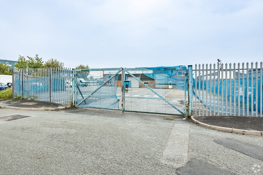 Manor Ln, Deeside for lease - Building Photo - Image 2 of 2