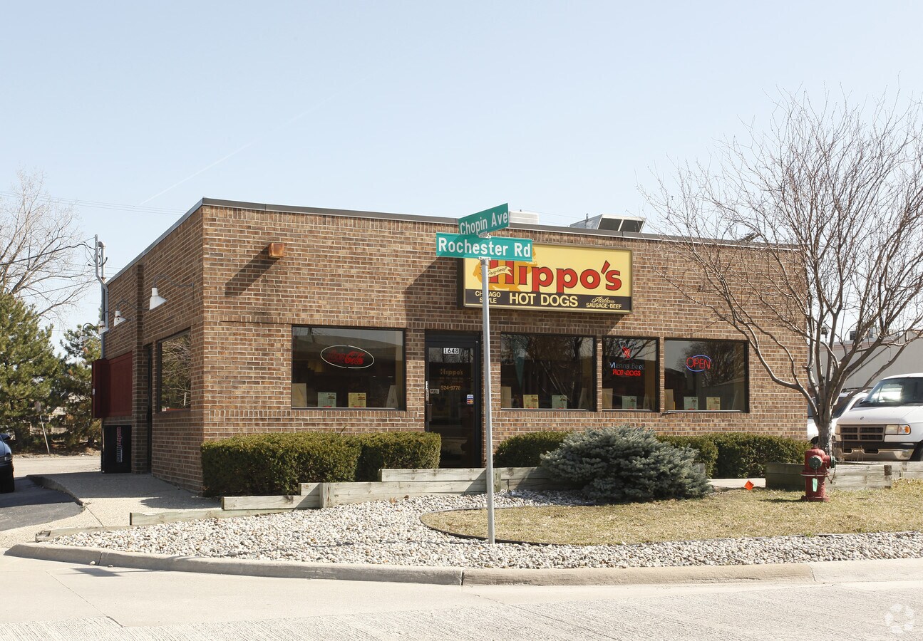 1648 Rochester Rd, Troy, MI 48083