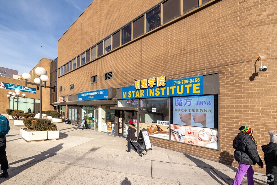 4161 Kissena Blvd, Flushing, NY 11355 Flushing Plaza