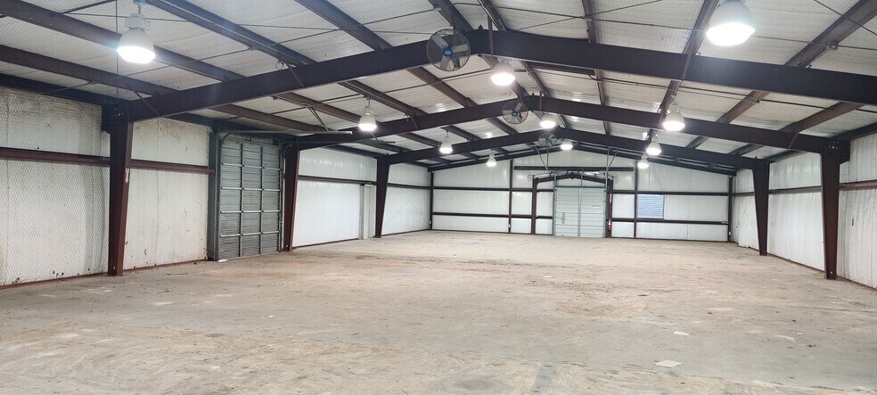 1001 Huser Blvd, Schulenburg, TX for sale - Interior Photo - Image 1 of 1