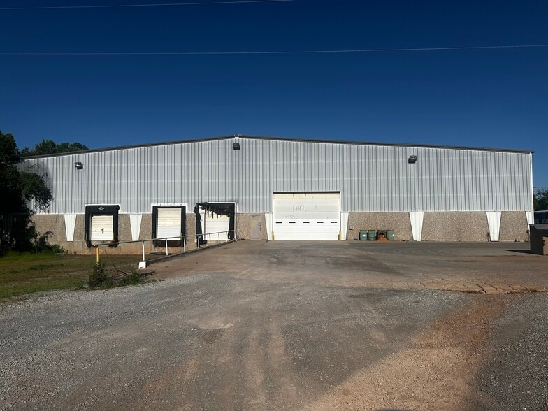 1001 S 7th St, Clinton, OK for sale - Building Photo - Image 2 of 14