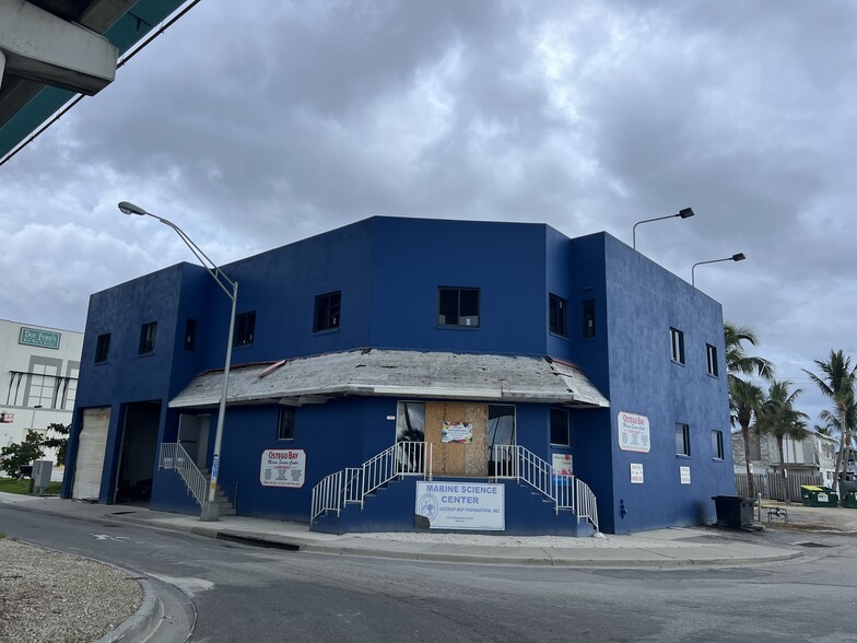 718 Fishermans Wharf, Fort Myers, FL for sale - Primary Photo - Image 1 of 2