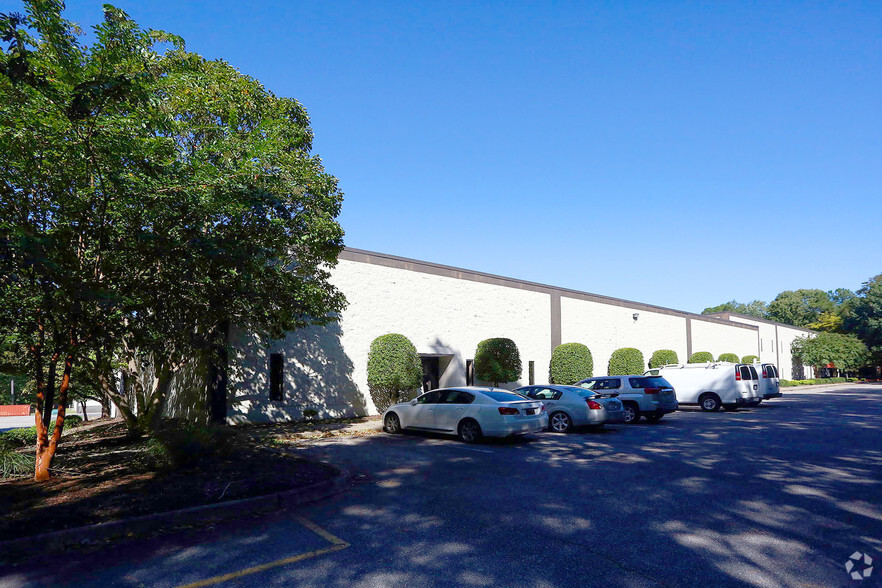 300-344 McLaws Cir, Williamsburg, VA for lease - Building Photo - Image 2 of 2