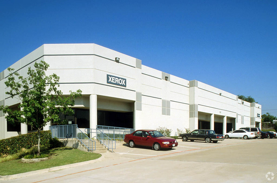 1125 N Union Bower Rd, Irving, TX for lease - Building Photo - Image 3 of 12