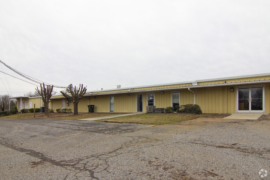 335 College Ave, Boiling Springs, NC for lease - Building Photo - Image 1 of 7