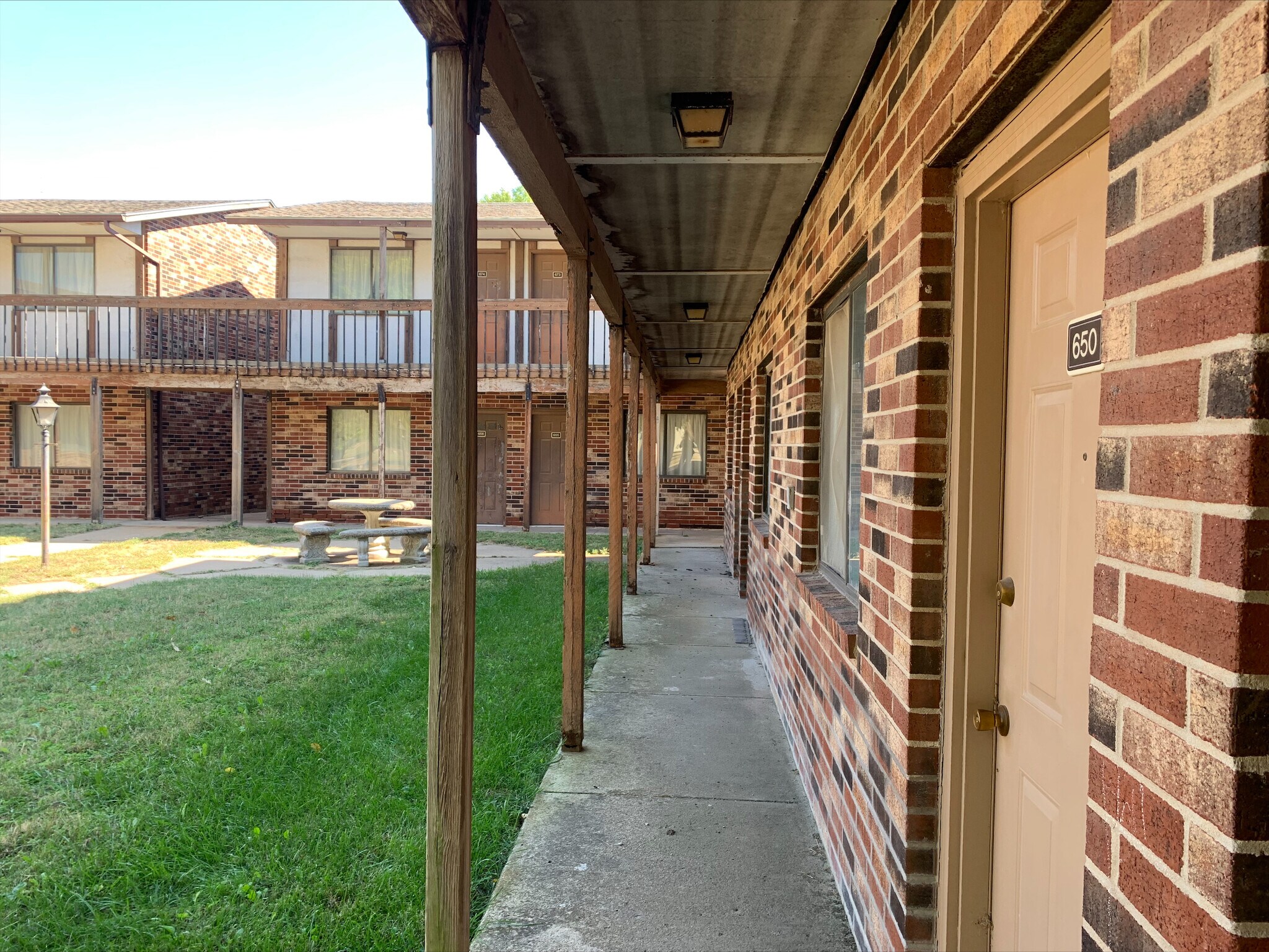 308 Chestnut St, Halstead, KS for sale Primary Photo- Image 1 of 1