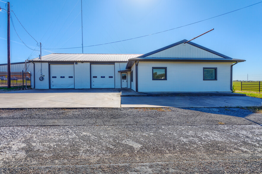 600 W Main St, Whitesboro, TX for lease - Building Photo - Image 2 of 21