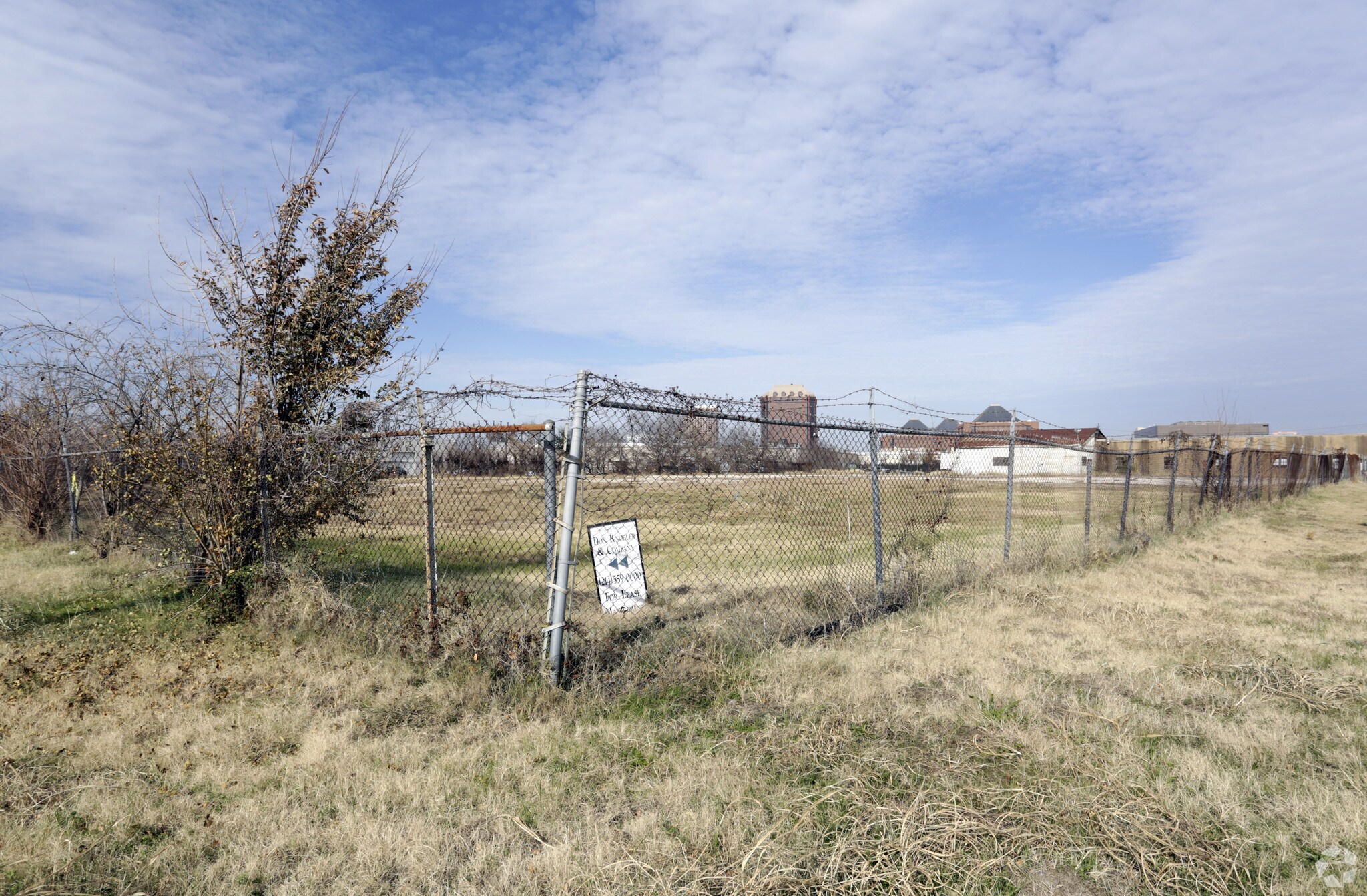 121 Express St, Dallas, TX for sale Primary Photo- Image 1 of 1