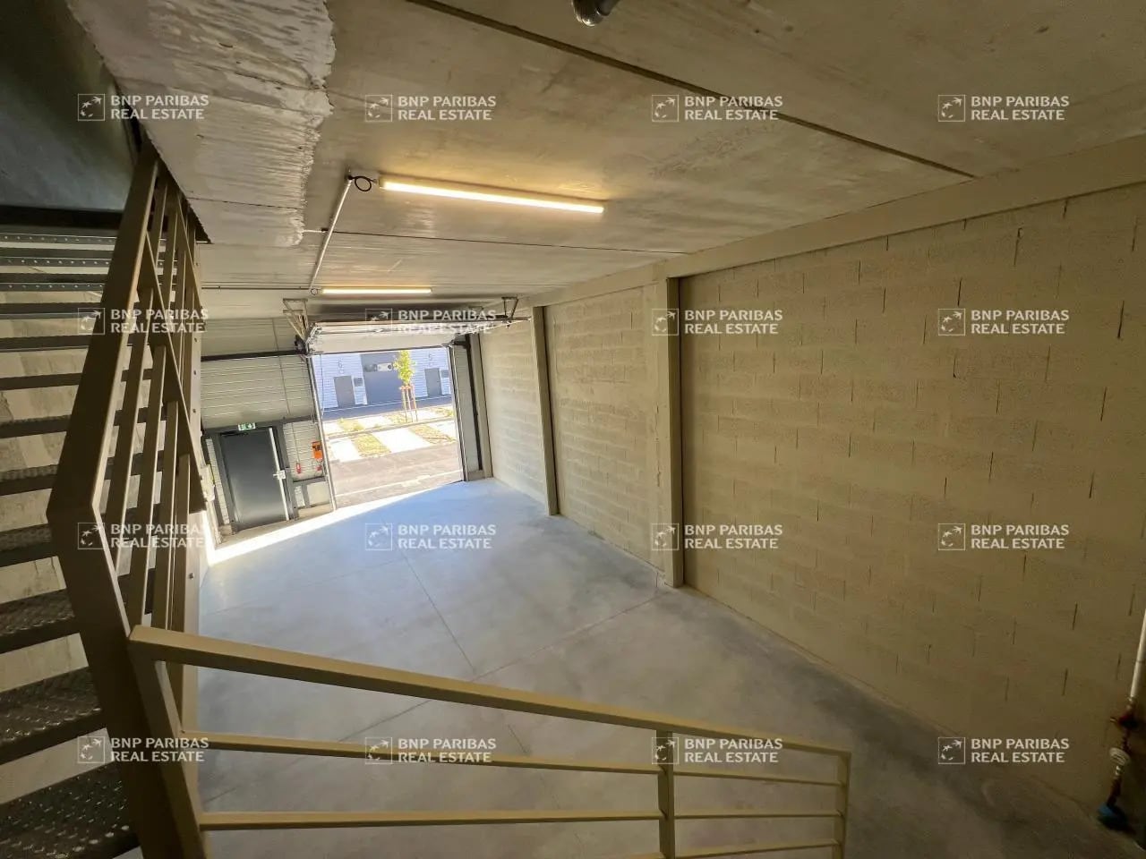 Office in Gradignan for lease Lobby- Image 1 of 11