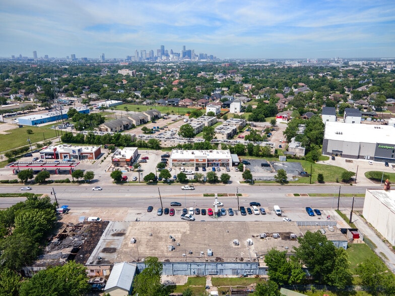 3922-3936 Old Spanish Trl, Houston, TX for lease - Building Photo - Image 3 of 29