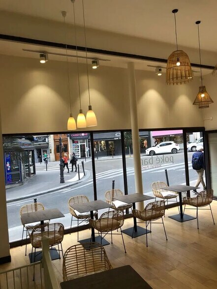 Retail in Paris for lease - Building Photo - Image 2 of 8