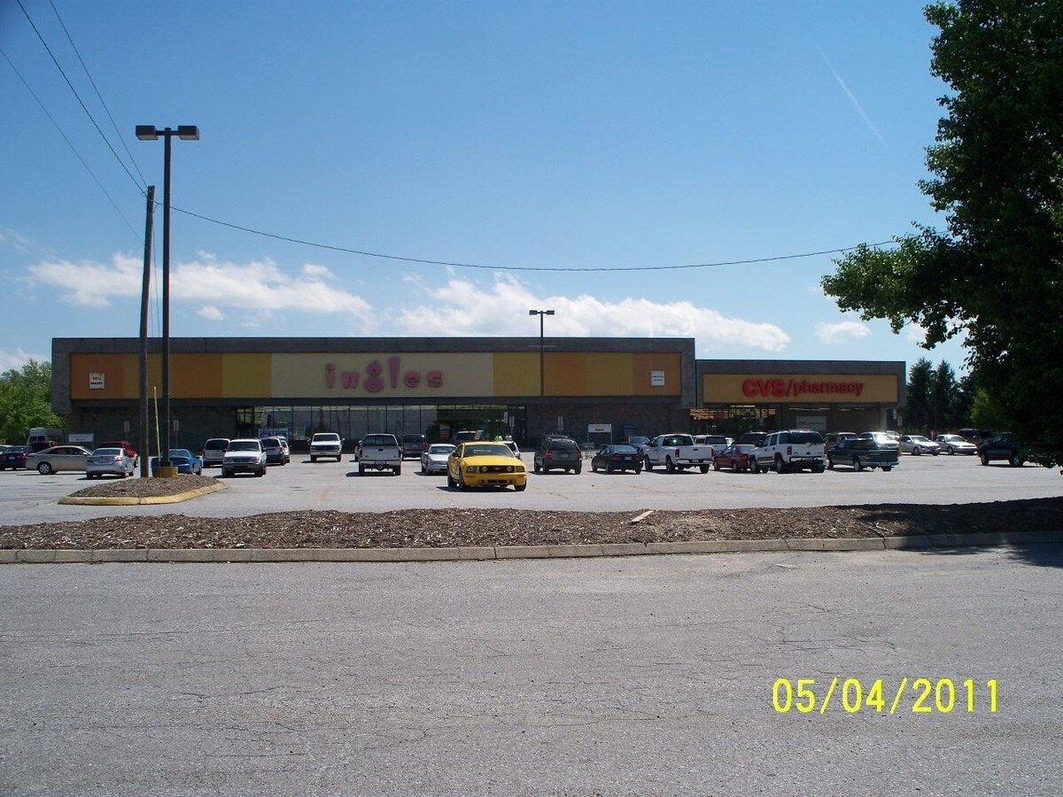 625 Spartanburg Hwy, Hendersonville, NC, 28792 Supermarket Property