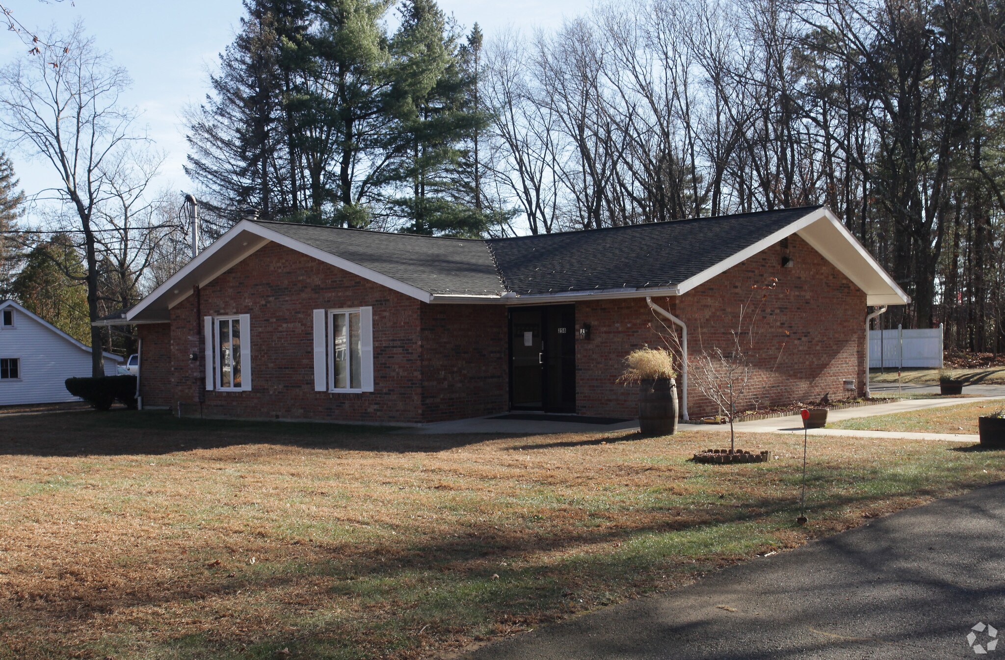 258 Hazard Ave, Enfield, CT for sale Primary Photo- Image 1 of 1