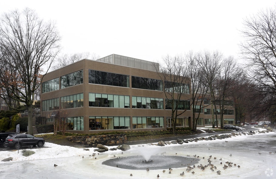 1 Greenwich Office Park, Greenwich, CT for lease - Primary Photo - Image 1 of 8