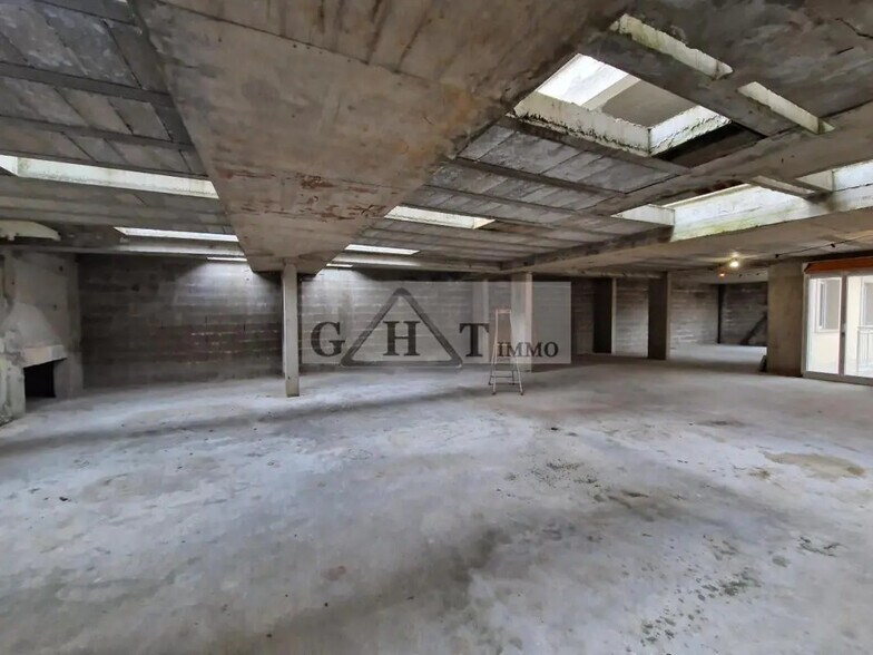 Industrial in Deuil-la-Barre for sale - Interior Photo - Image 3 of 10
