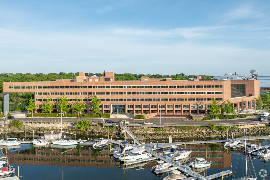 208 Harbor Dr, Stamford, CT for lease - Building Photo - Image 2 of 9