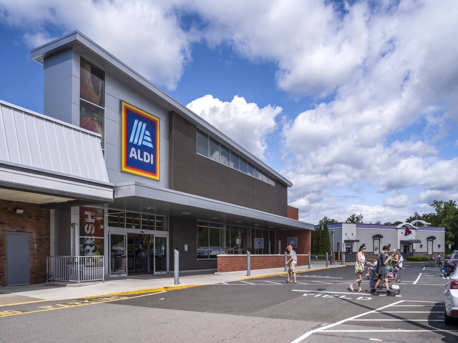 191-277 E Main St, Westfield, MA for lease Building Photo- Image 1 of 6