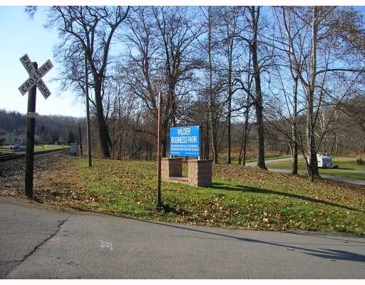 103-105 Enterprise Way, Hyde Park, PA for sale Primary Photo- Image 1 of 1