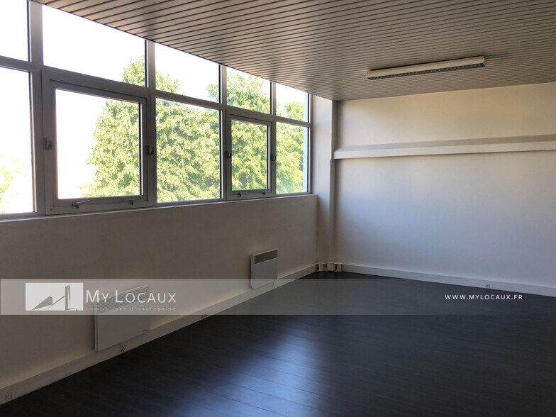 Flex in SAINT-OUEN-L'AUMONE for lease - Interior Photo - Image 2 of 5