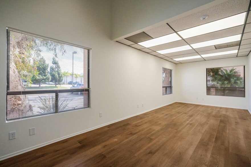 1765 Goodyear Ave, Ventura, CA for lease - Building Photo - Image 3 of 13