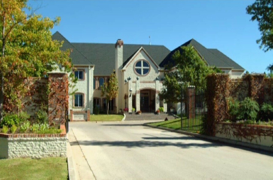 621 SW 24th Ave, Norman, OK for sale - Building Photo - Image 1 of 1