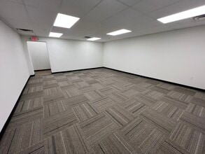 8635 W 21st St, Sand Springs, OK for lease Interior Photo- Image 2 of 5