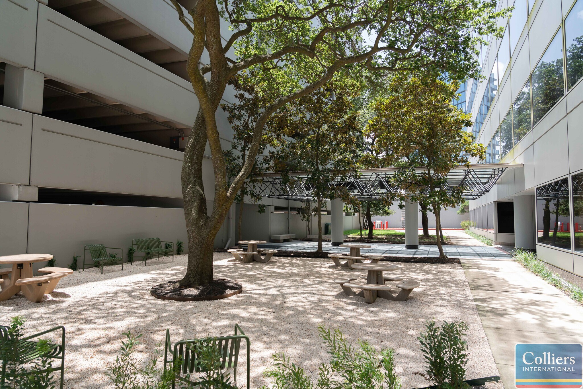 2425 West Loop South, Houston, TX 77027 TwentyFour25 2425 West Loop South, Houston, TX 77027 TwentyFour25