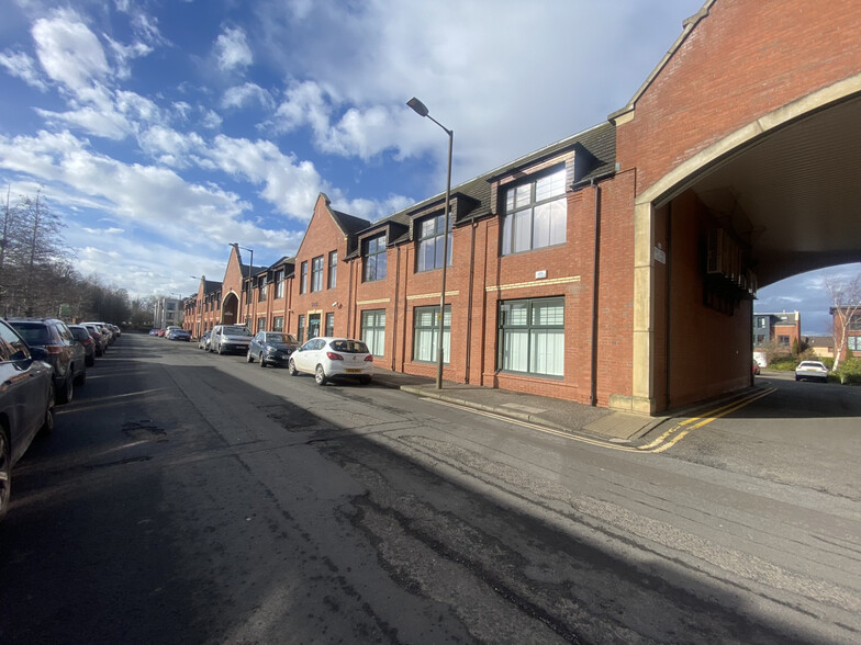 12 New Mart Rd, Edinburgh for lease - Building Photo - Image 1 of 2