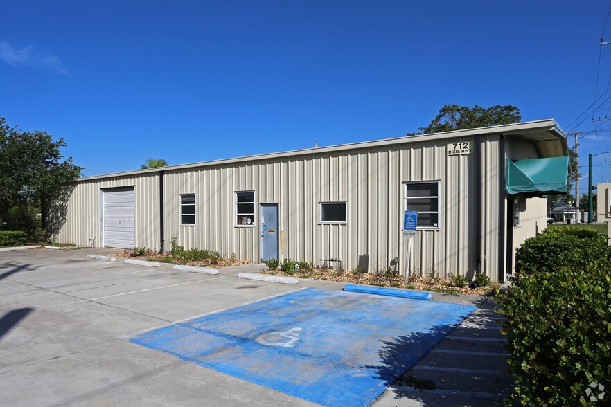 712 SE Dixie Hwy, Stuart, FL for sale - Primary Photo - Image 1 of 1