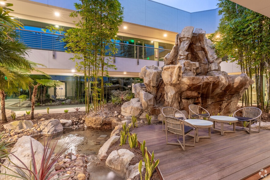 171 Saxony Rd, Encinitas, CA for lease - Building Photo - Image 3 of 15