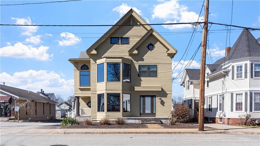 647 Jefferson Blvd, Warwick, RI for sale - Building Photo - Image 1 of 32