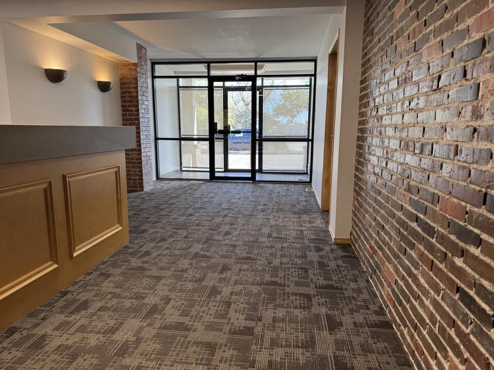 290 10 St N, Lethbridge, AB for lease Interior Photo- Image 1 of 7