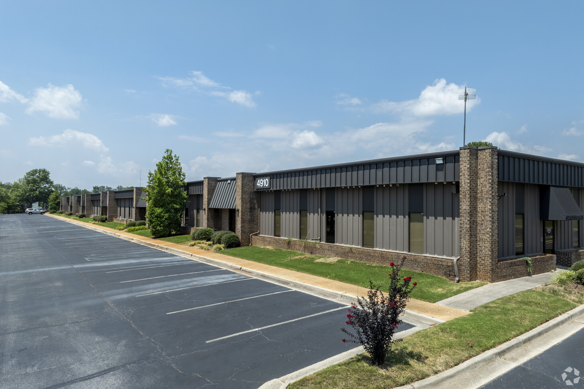 4910 University Sq, Huntsville, AL for lease Building Photo- Image 1 of 14