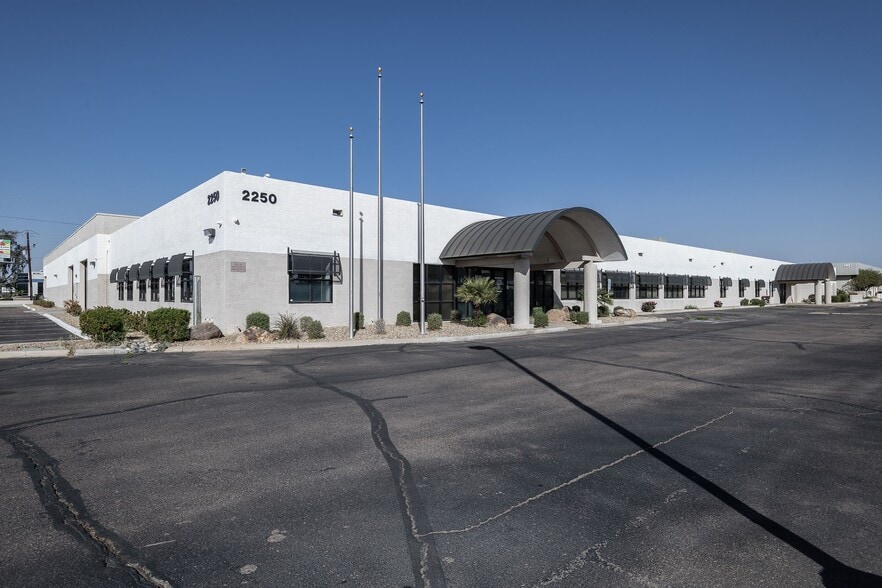 2250 W Peoria Ave, Phoenix, AZ for lease - Building Photo - Image 3 of 12