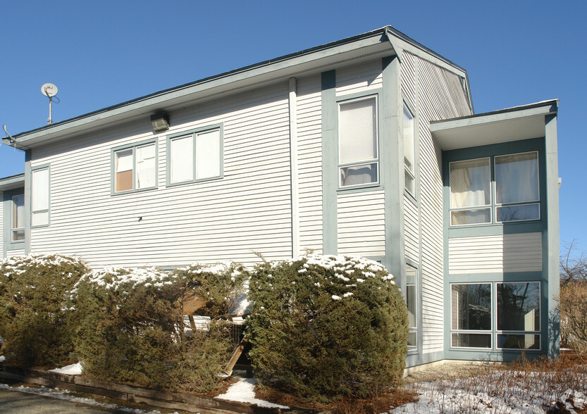 22-24 Stiles Rd, Salem, NH for lease - Building Photo - Image 1 of 4