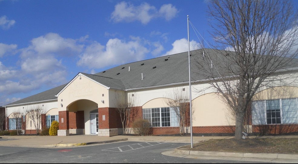 16723 River Ridge Blvd, Woodbridge, VA for sale - Building Photo - Image 1 of 1