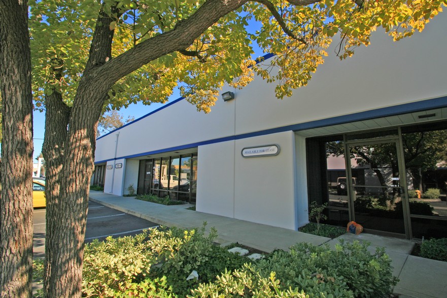 1305 Simpson Way, Escondido, CA for lease - Building Photo - Image 3 of 4