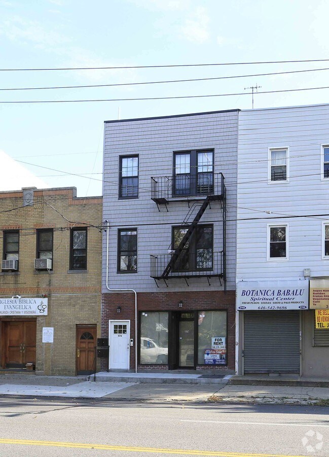 576 Morris Park, Bronx, NY 10460