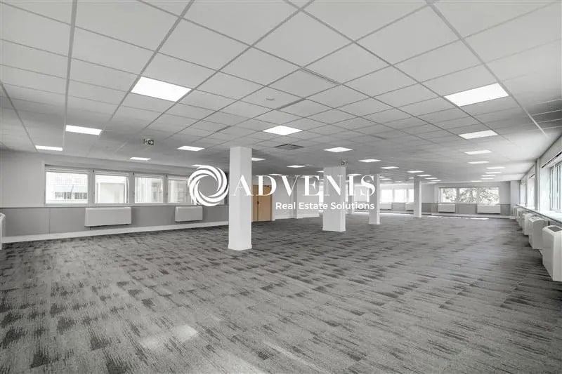 Office in Tremblay-en-France for lease - Building Photo - Image 1 of 7