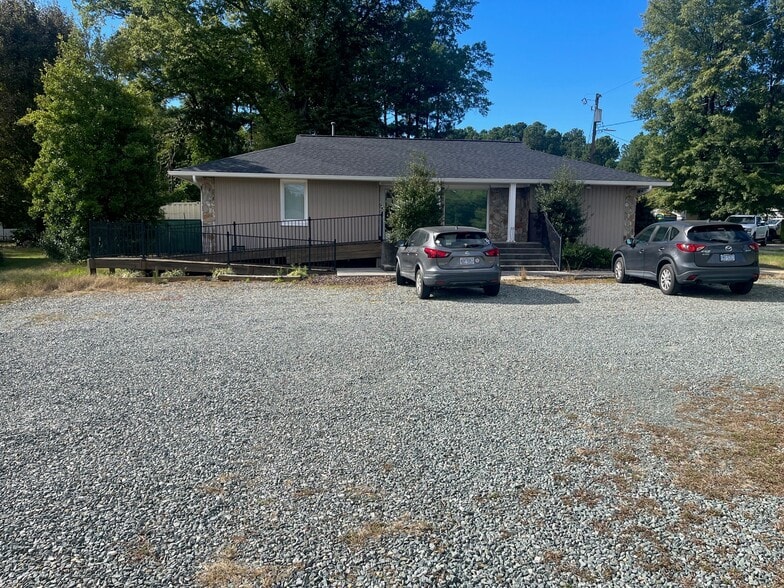 2771 Alamance Rd, Burlington, NC for sale - Building Photo - Image 2 of 5
