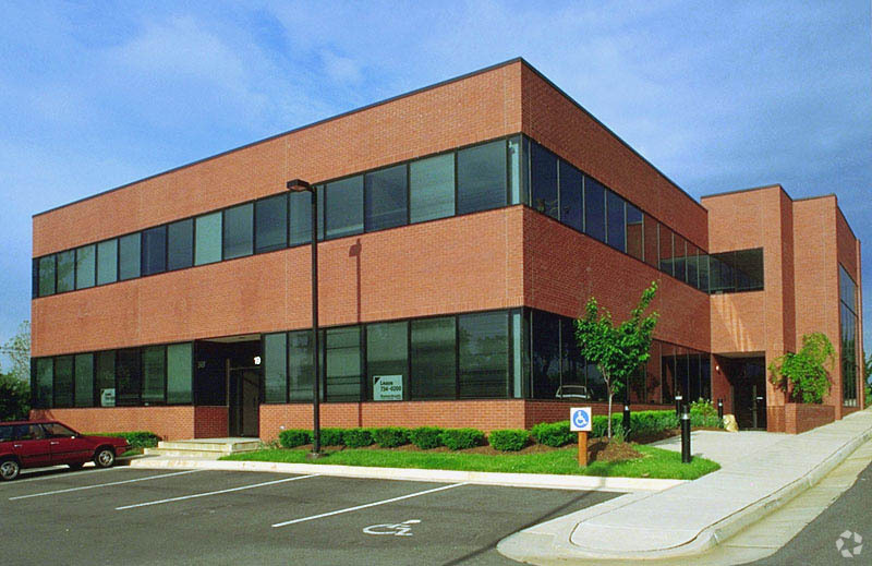 1985 Isaac Newton Sq, Reston, VA for lease Building Photo- Image 1 of 6