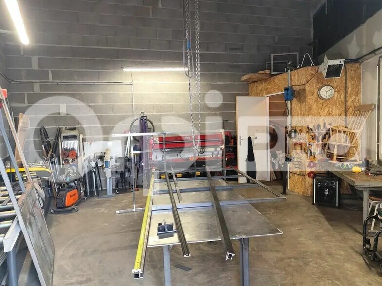 Flex in Limoges for lease - Interior Photo - Image 1 of 4