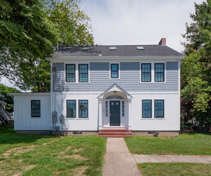 94 E Main Rd, Middletown, RI for sale - Primary Photo - Image 1 of 1