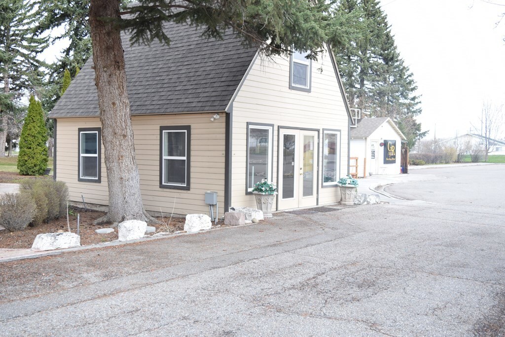 1421 E 1st St, Idaho Falls, ID 83401