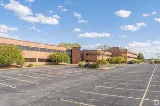 945-951 Hornet Dr, Hazelwood, MO for lease Building Photo- Image 1 of 10