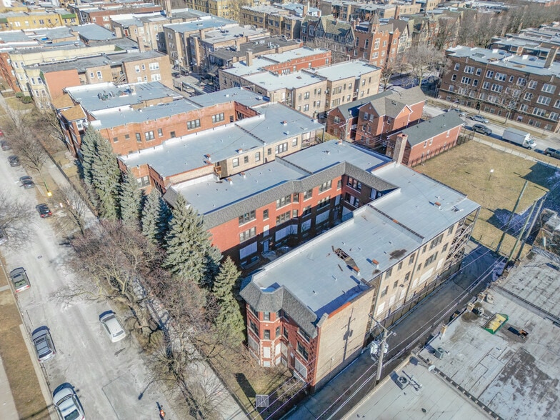 Two Buildings, 41 units portfolio of 2 properties for sale on LoopNet.com - Building Photo - Image 3 of 6