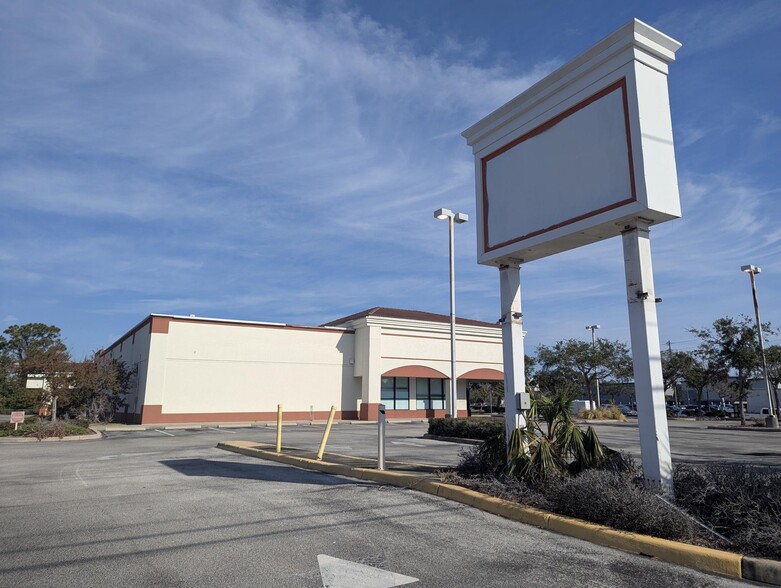 7101 Park Blvd, Pinellas Park, FL for lease - Building Photo - Image 1 of 3