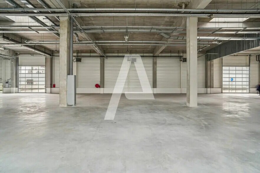 Flex in Vitry-sur-Seine for lease - Interior Photo - Image 3 of 4