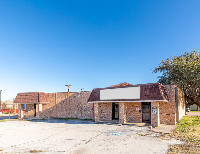 9007-9009 Benbrook Blvd, Benbrook, TX for sale - Building Photo - Image 2 of 6