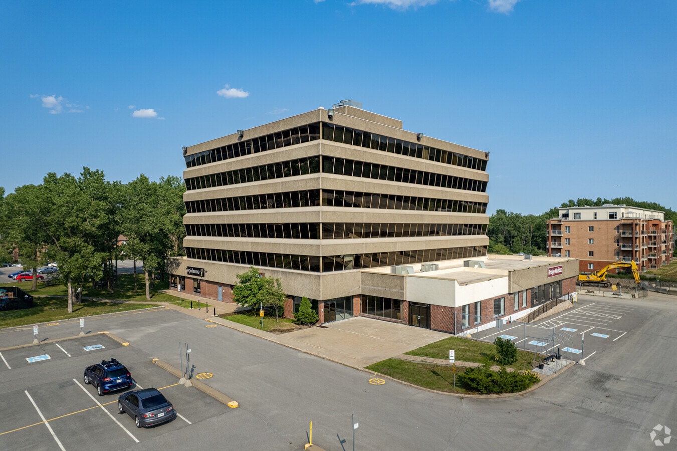 1600 Boul SaintMartin O, Laval, QC H7G 4R8